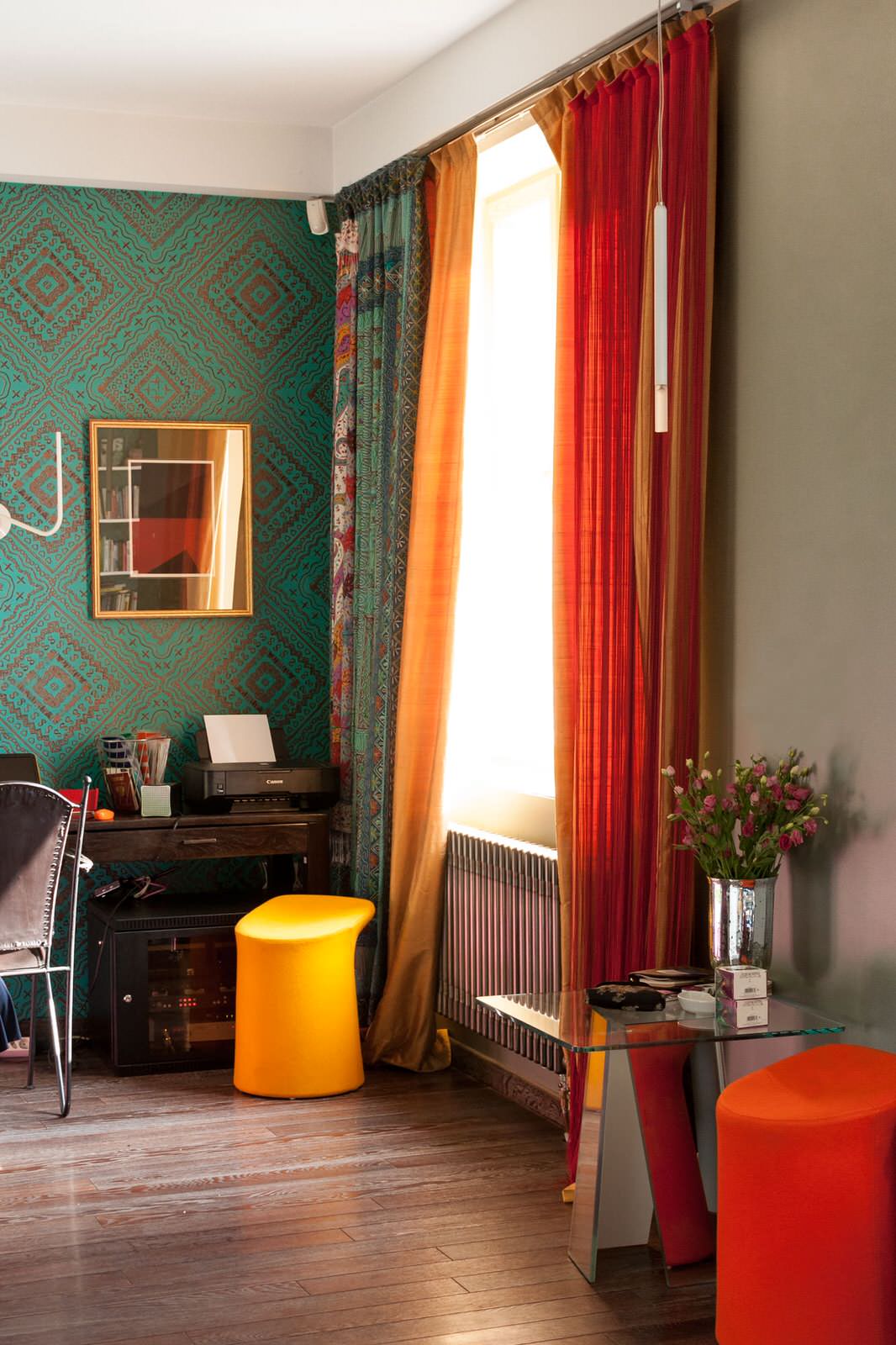 Весёлый интерьер даже зимней ночью