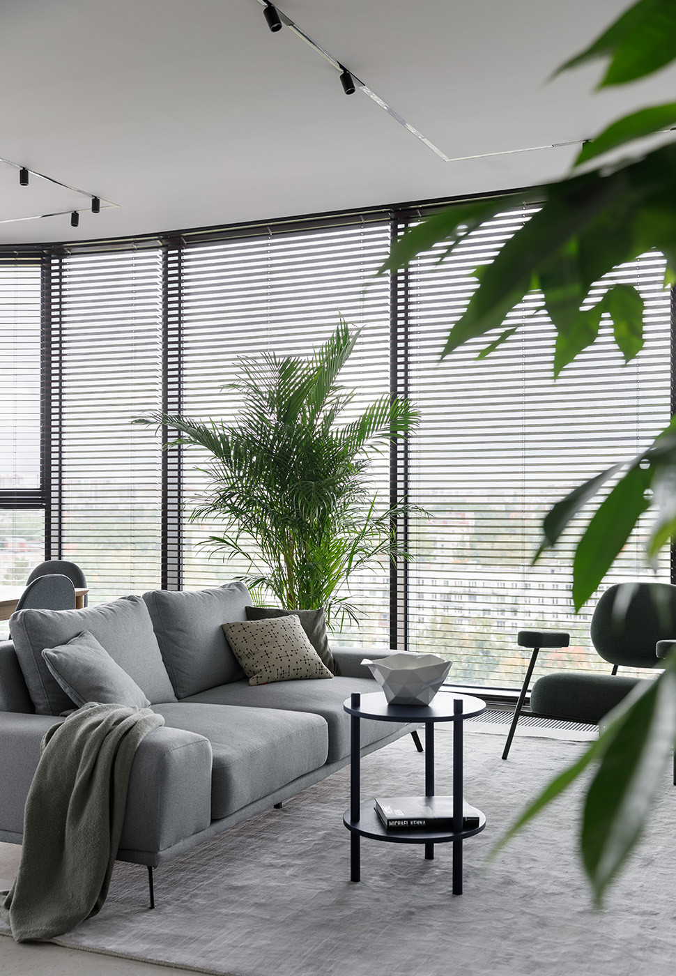 Монохромный минимализм