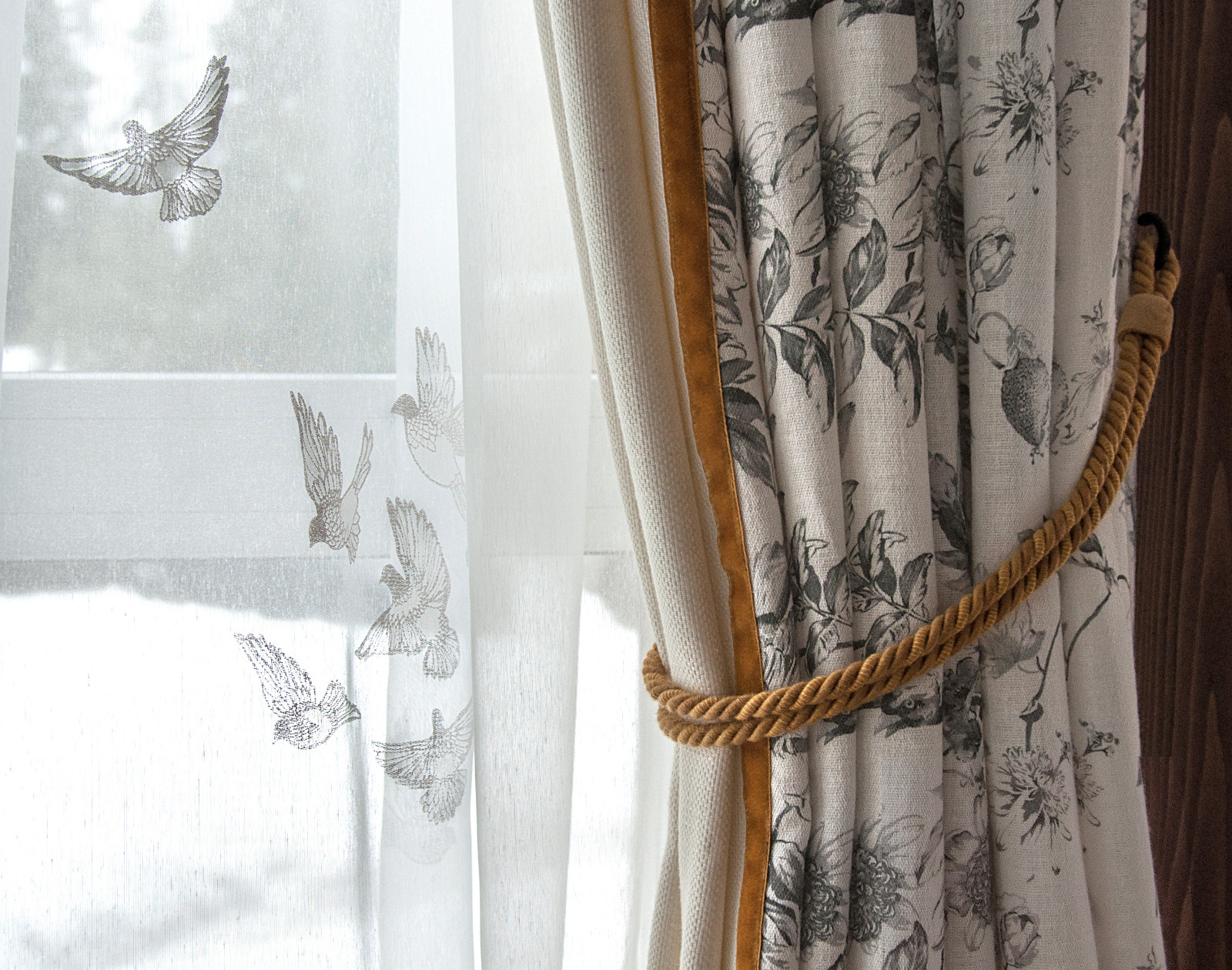 Обложка проекта: Светлая веранда с птичками