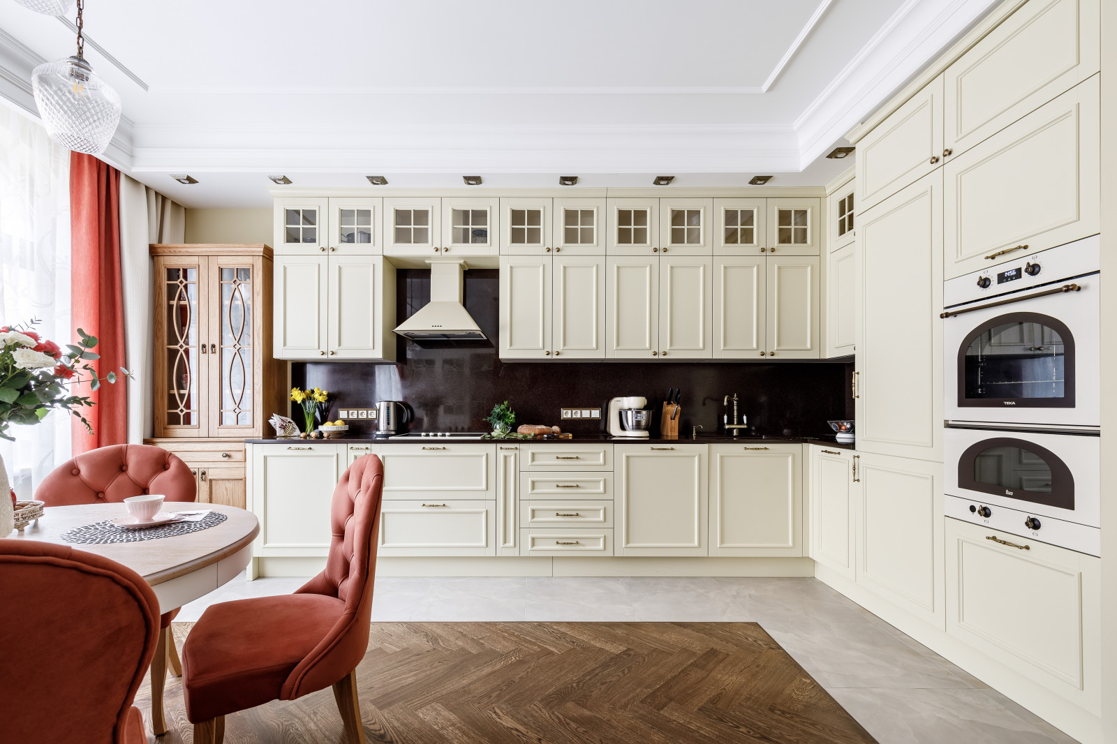 Под музыку пластинок