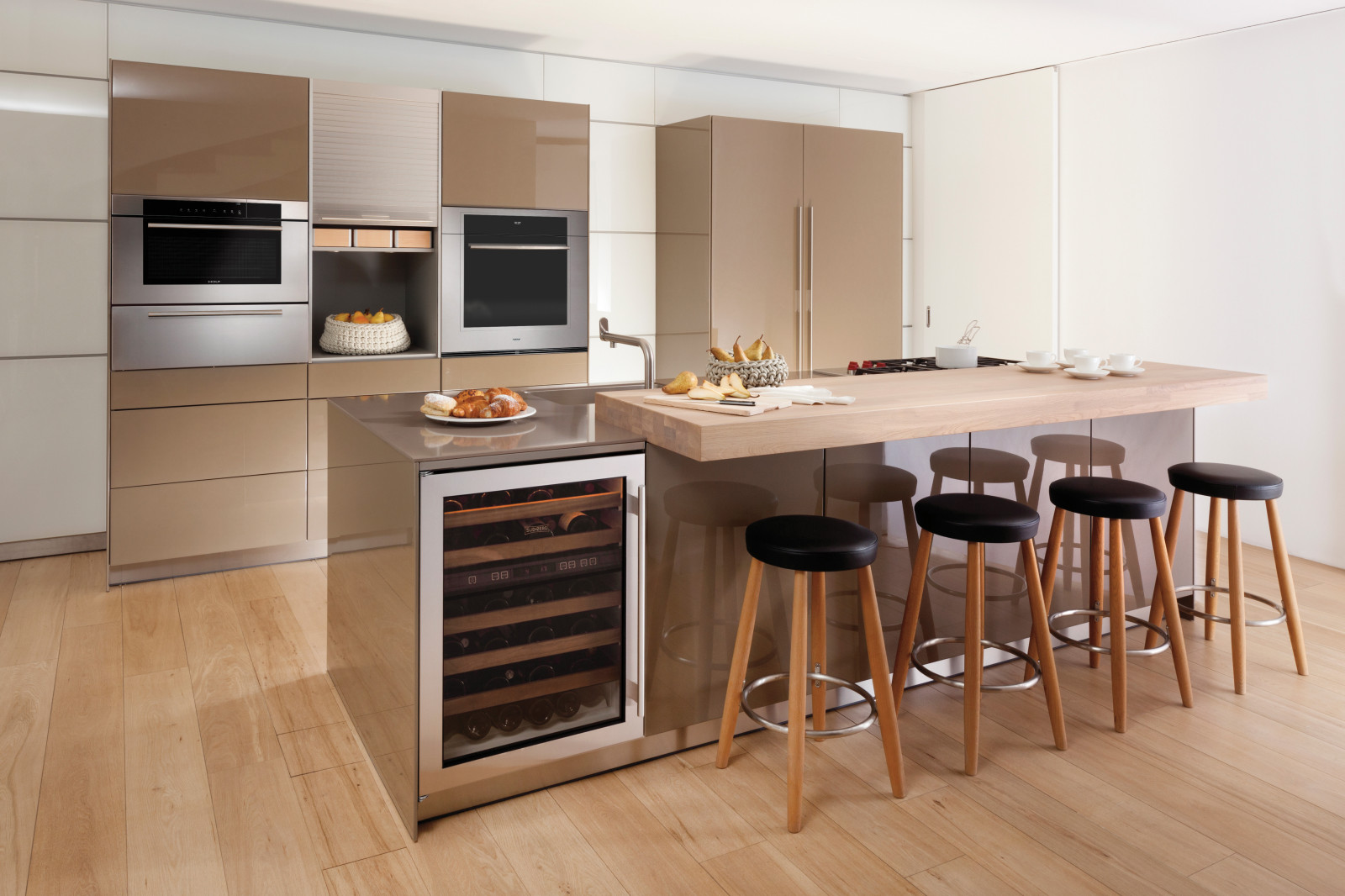 Обложка проекта: Винные шкафы Sub-Zero в интерьере