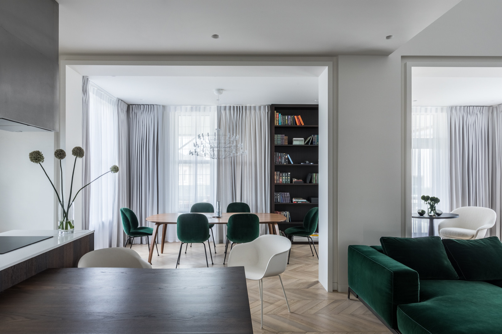 Houzz тур: Дом с рабочей кухней, отдельной игровой и кинозалом