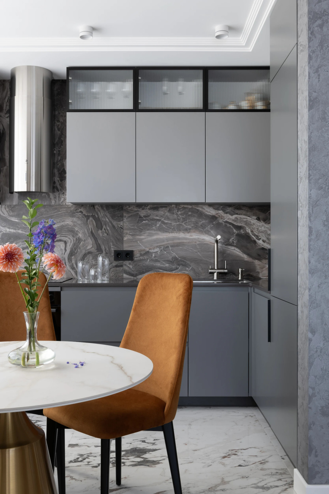 Квартира с оранжевым акцентом