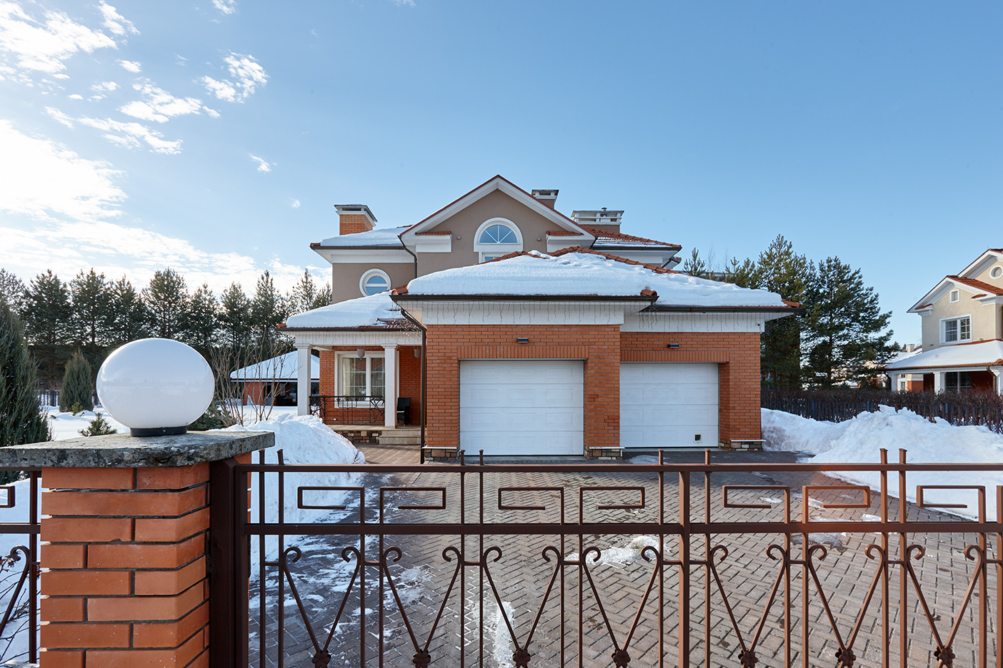 Обложка альбома: дворики