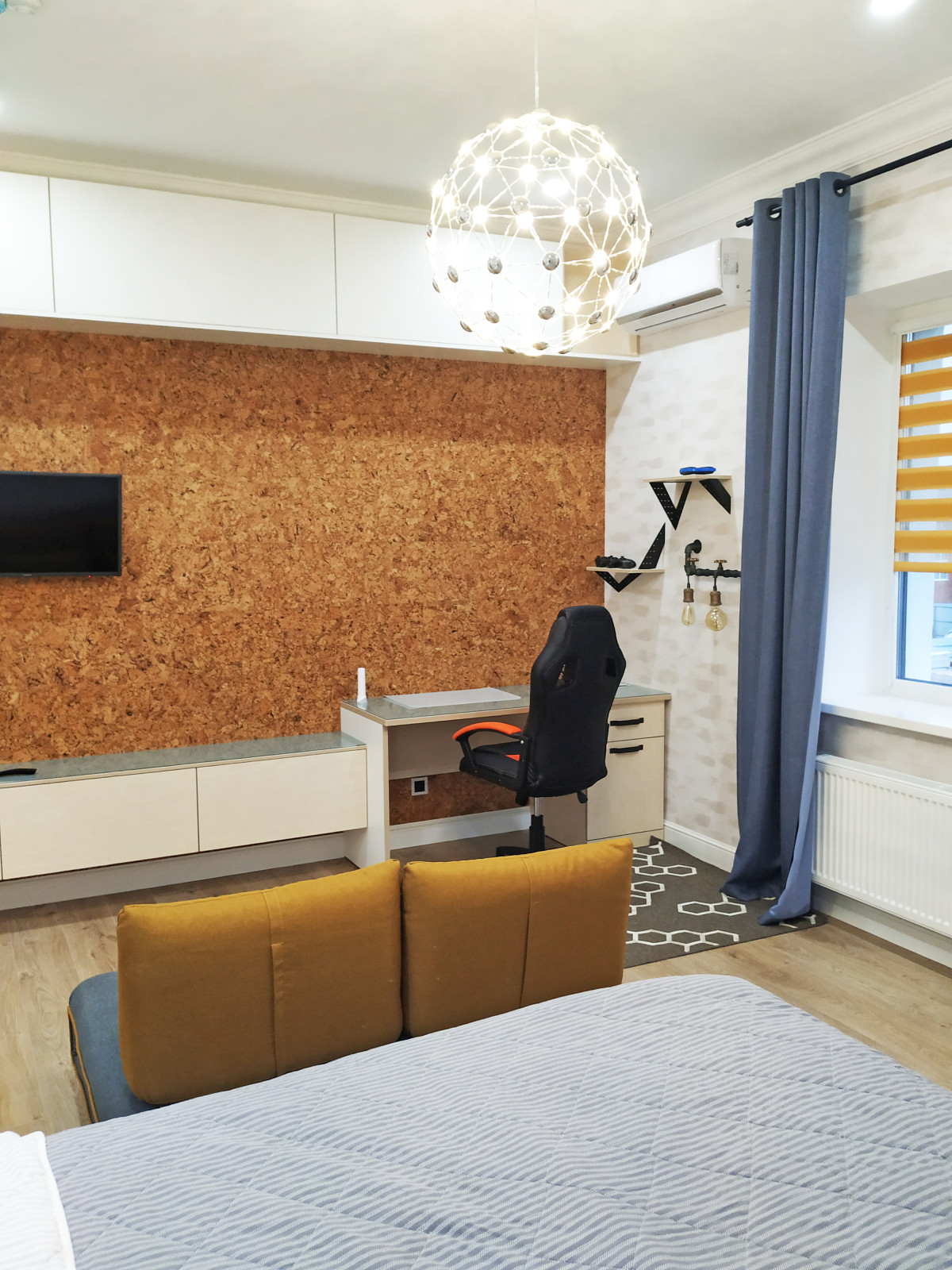 Подростковая комната с элементами лофта