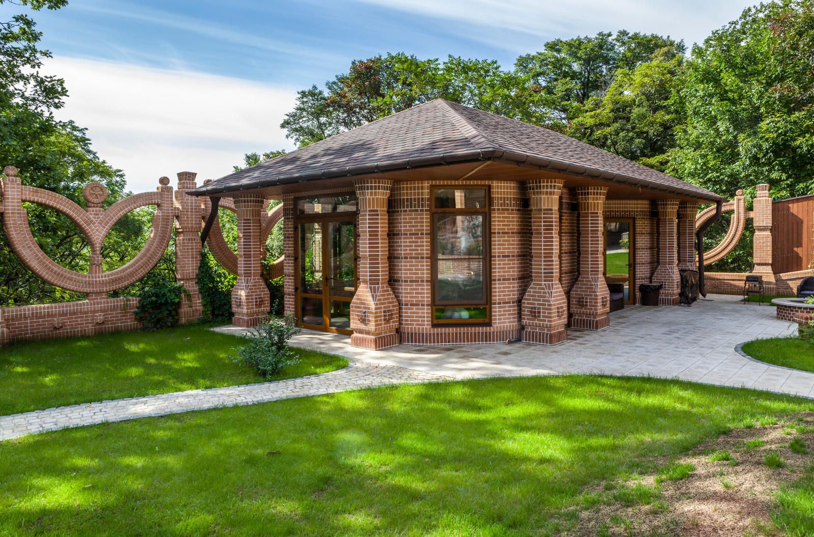 Беседка из кирпича