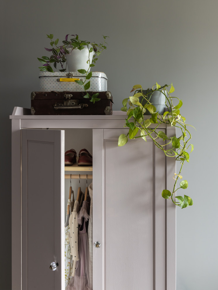 Комната дочери. Шкаф ИКЕЯ кастомизированный