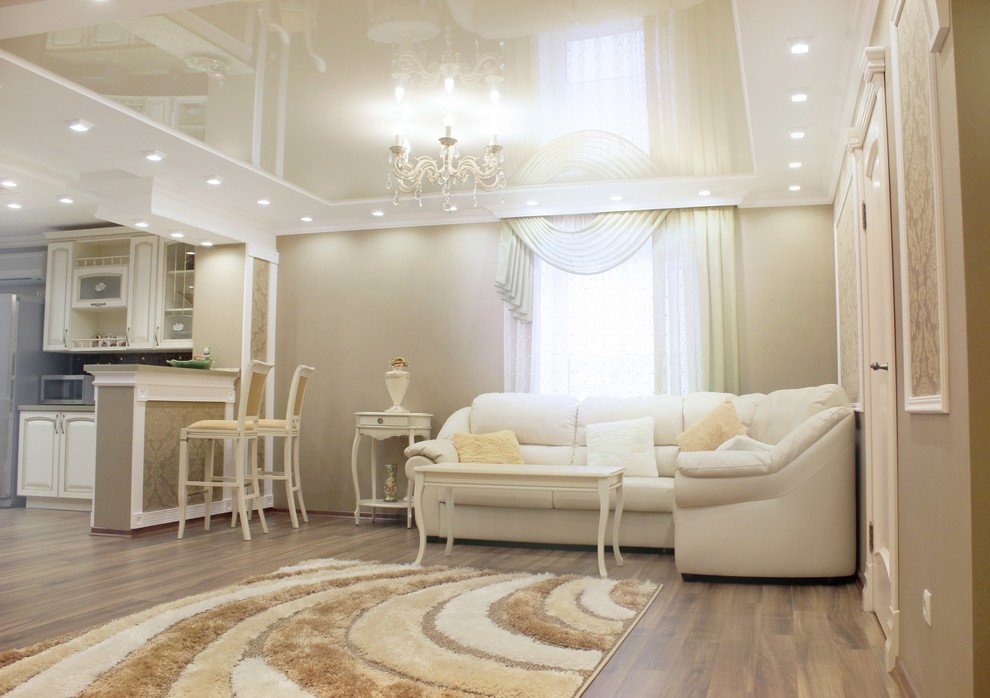 Натяжные потолки в квартире "классического стиля"