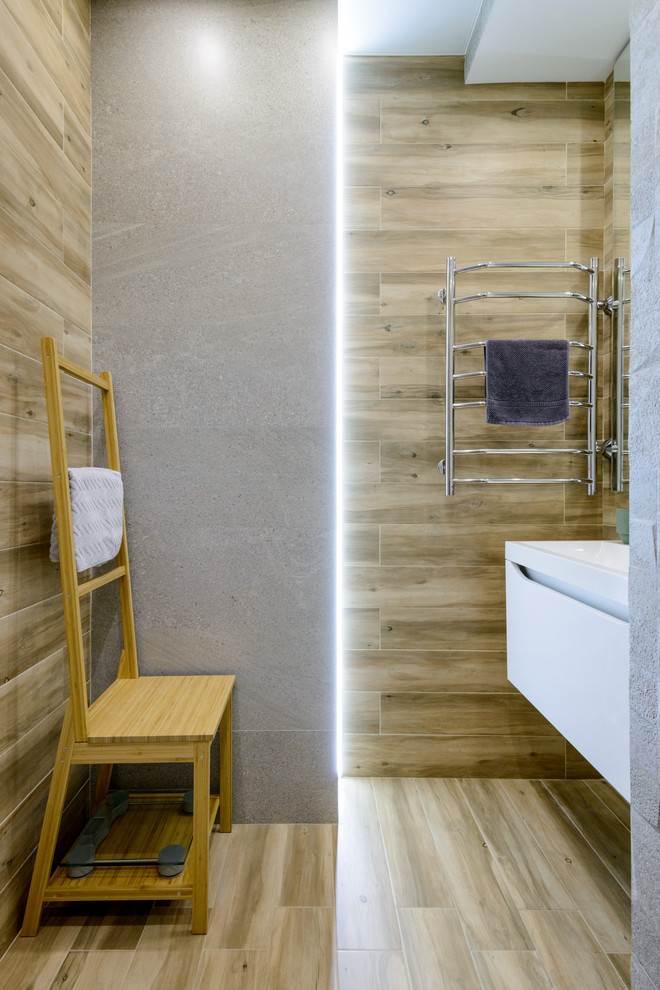 Камень и дерево в центре Сибири