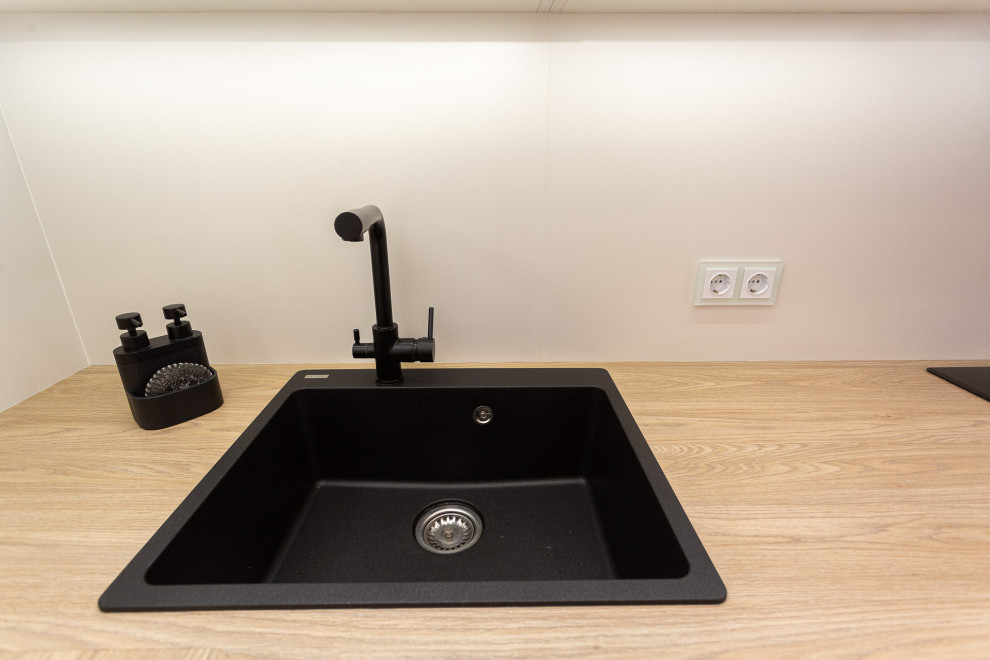 Белая кухня в стиле современная классика