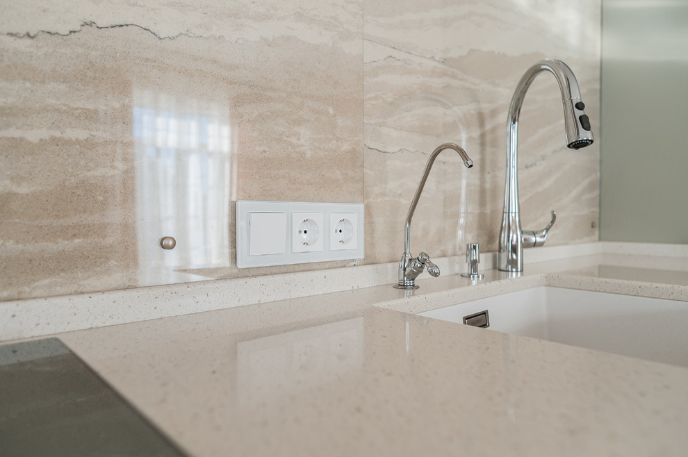 Загородный дом с розовой столовой