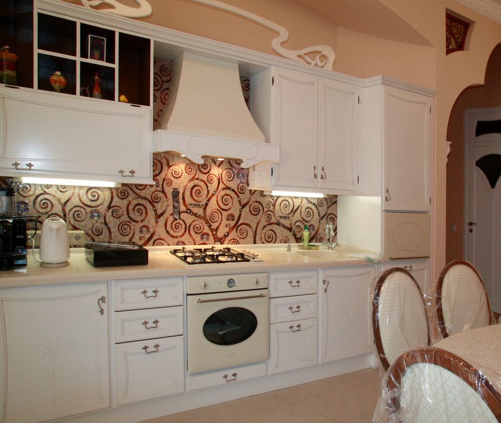 Мозаичный фартук в стиле артдеко по мотивам работы Г. Климта