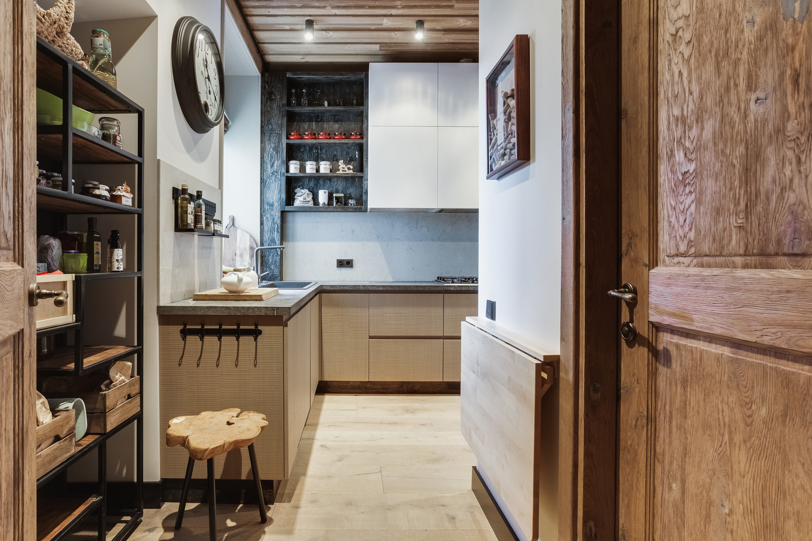 Необычное сочетание березы Old legno naturale, структурного шпона и эмали