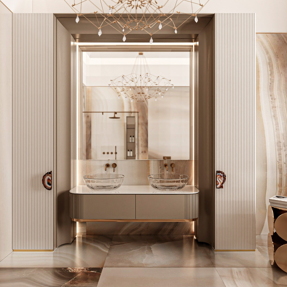 Мастер-спальня в частном доме с бассейном