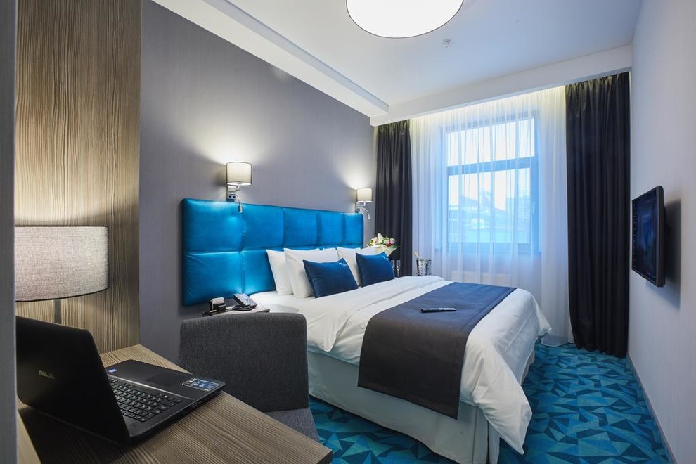 Освещение номера в гостинице Mirotel