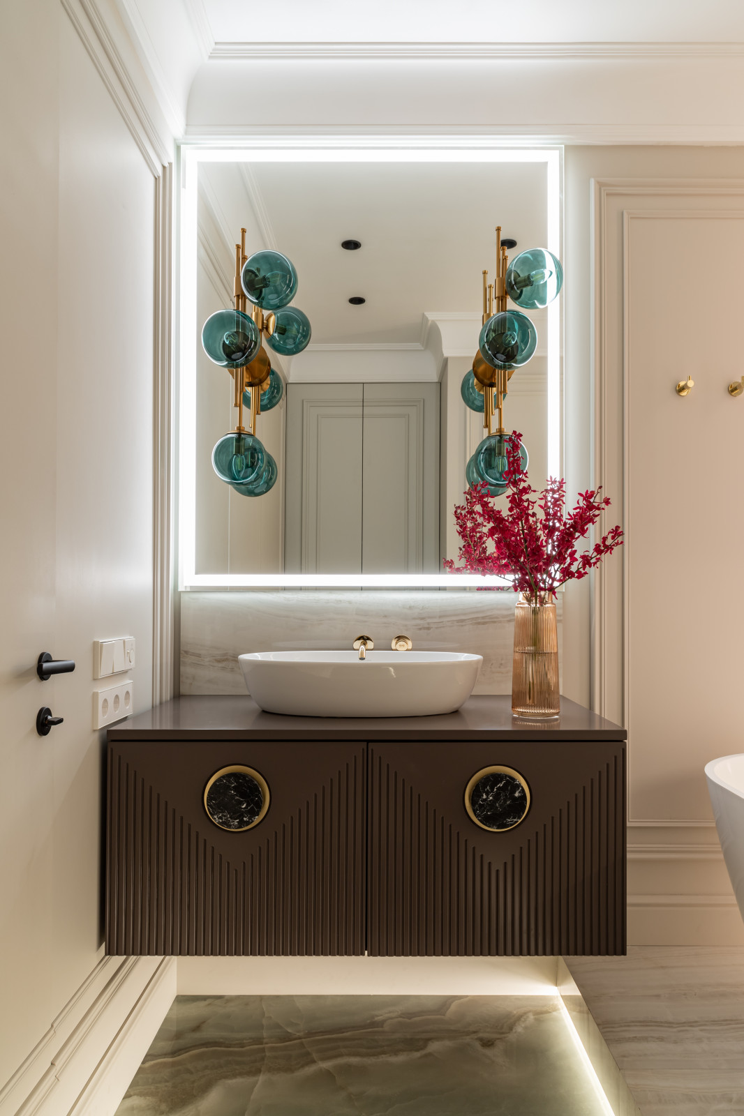 Просторная квартира в светлых оттенках