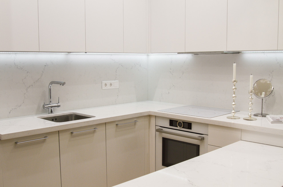 Кухня в стиле хай-тек