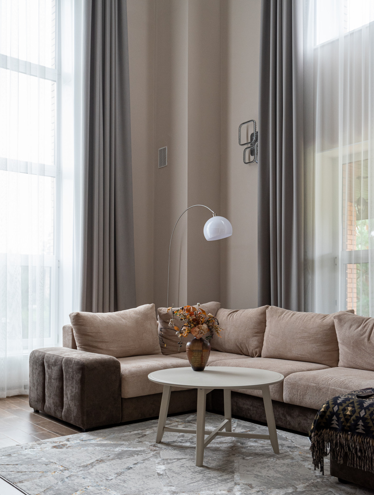 Шторы в коттедже