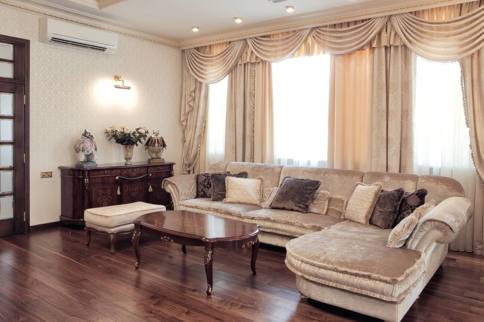 Проект интерьера частного жилого дома, г. Каменск-Шахтинский, 750 кв.м.