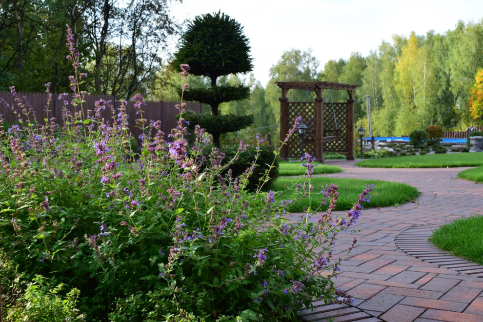 Дизайн участка с уклоном более 7 м.