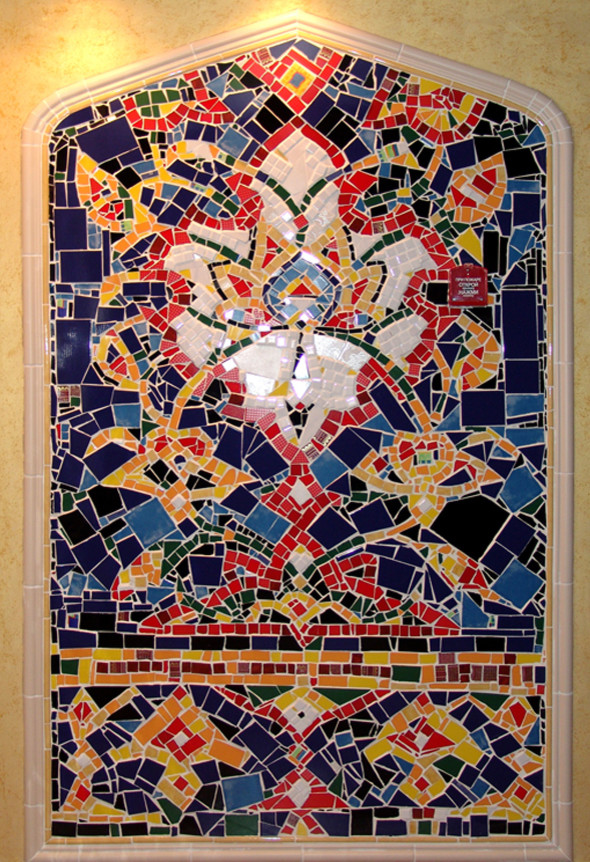 Современная мозаика в интерьере загородного дома