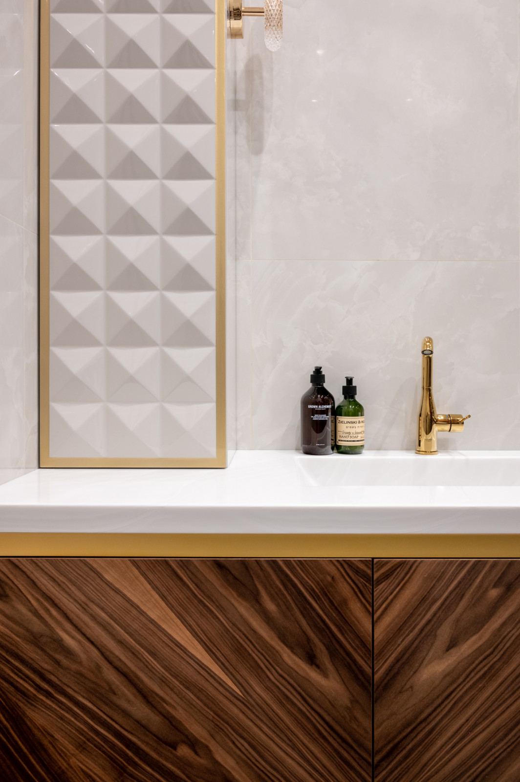 105 Садовые кварталы. Мебель для ванной комнаты