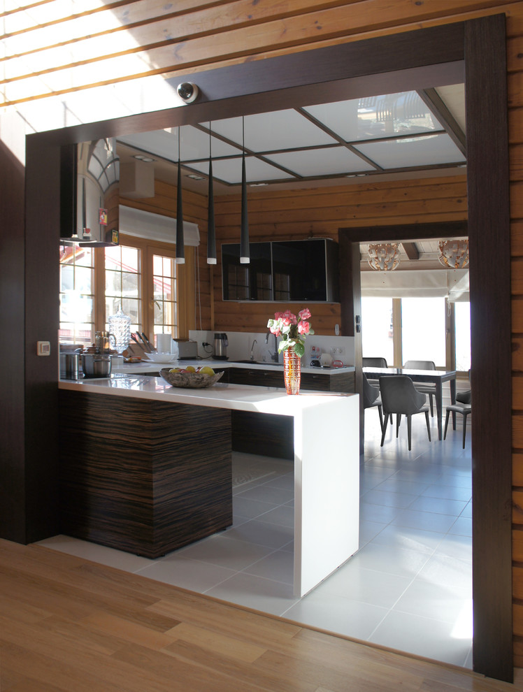 Дизайн кухни и гостиной в загородном доме из бруса.