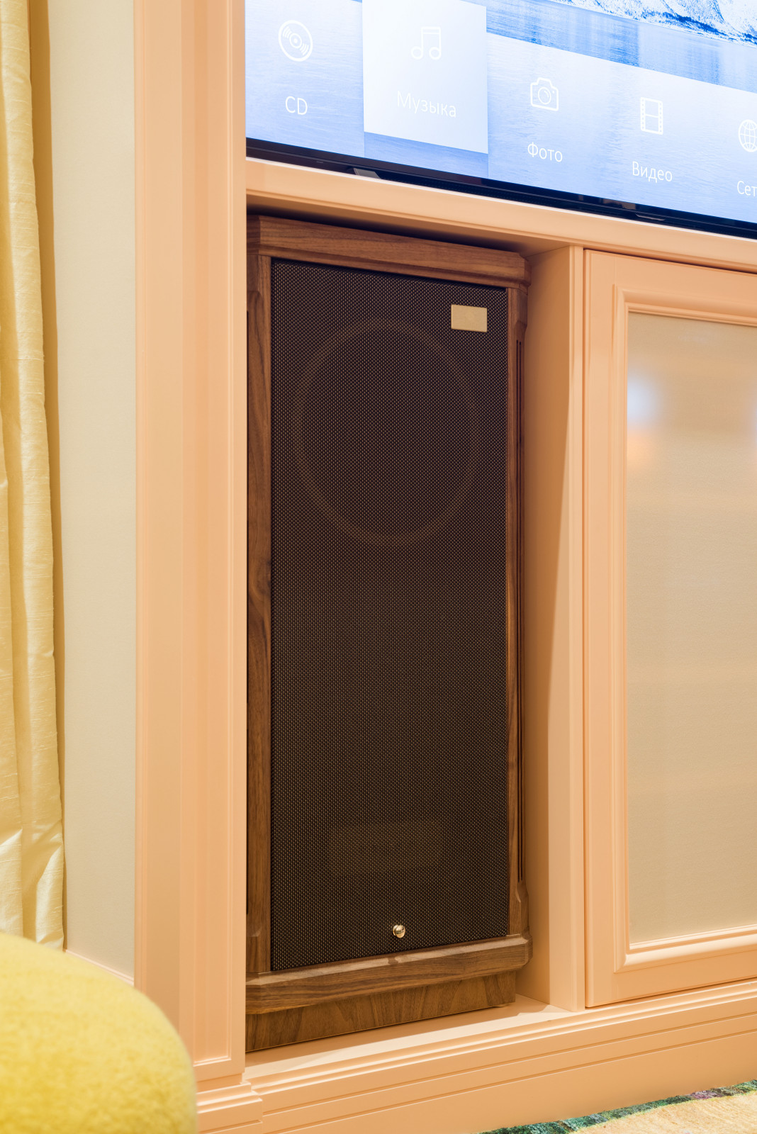 Домашний кинотеатр и караоке-система в КП «Новогорск-7»