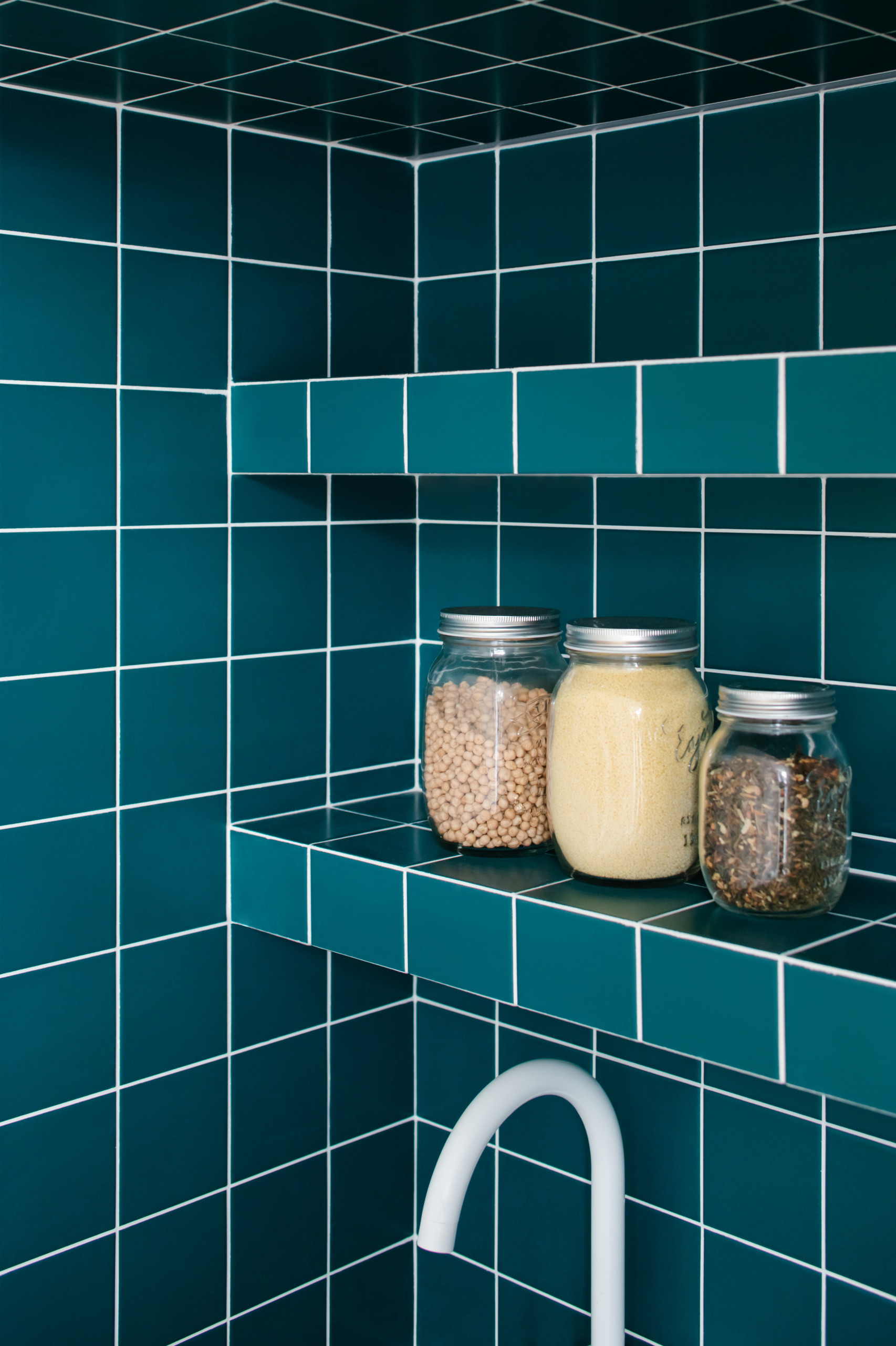 До и после: 16 кв.м — парижская студия с эффектной кухней