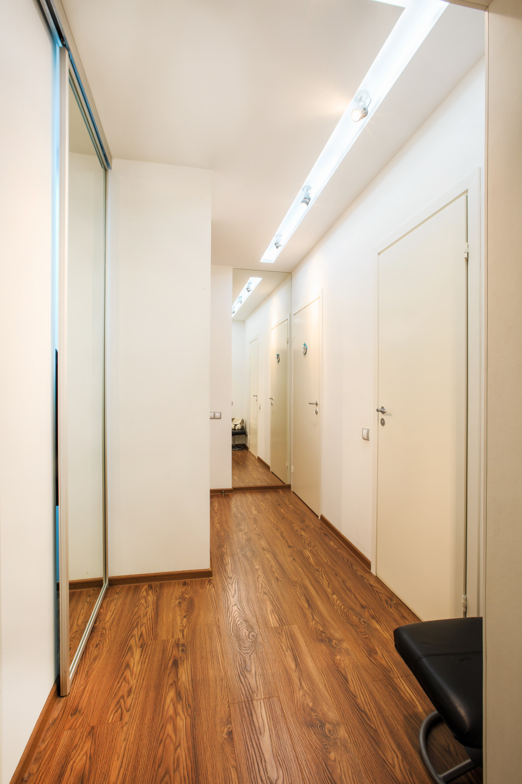 КОНТРАСТНЫЕ ОТНОШЕНИЯ