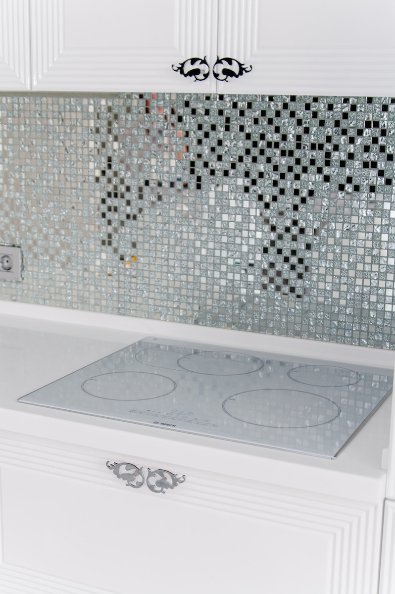 Белоснежная классическая кухня