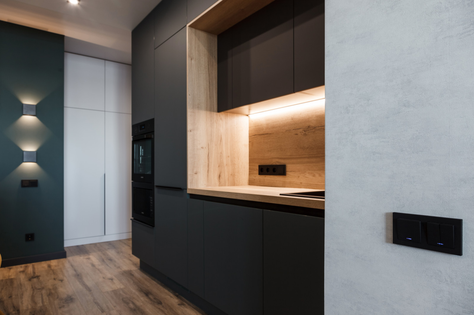 Проект с черными ванными комнатами