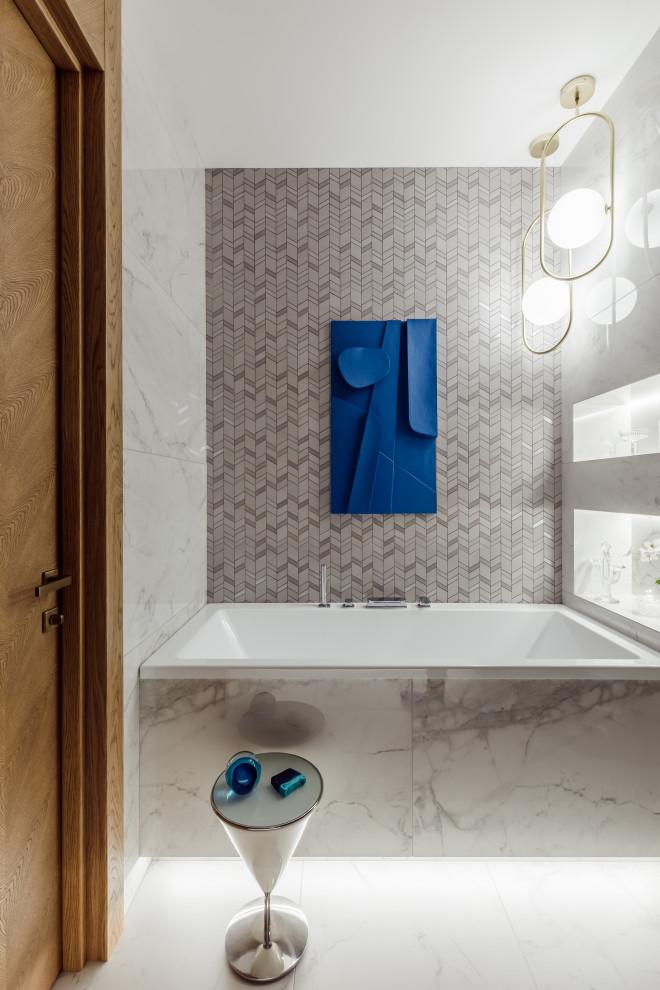 Дом с синими человечками