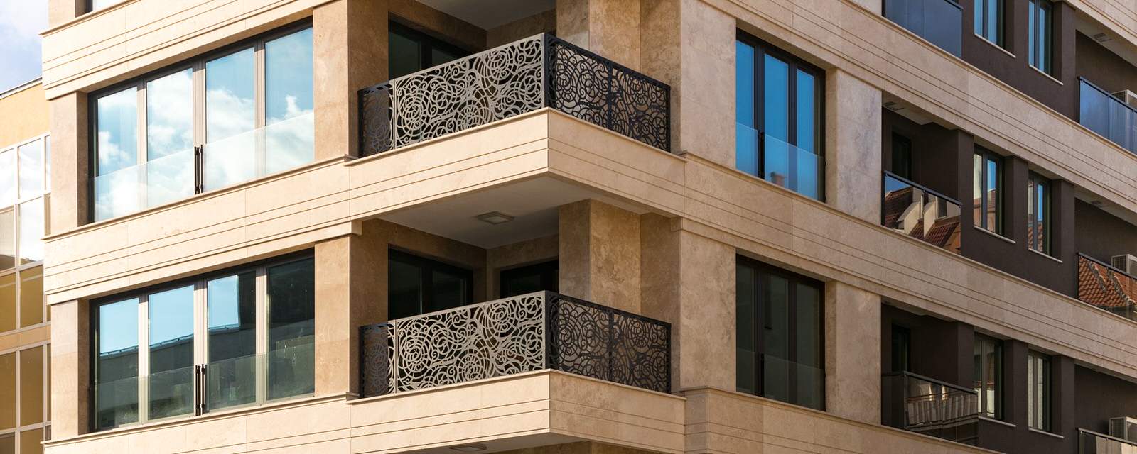 облицовка фасадов травертином из Ирана