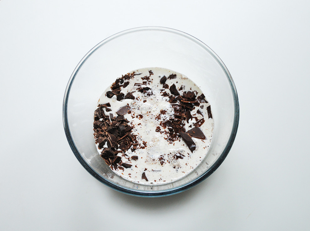 Своими руками: Как просто украсить шоколадный торт