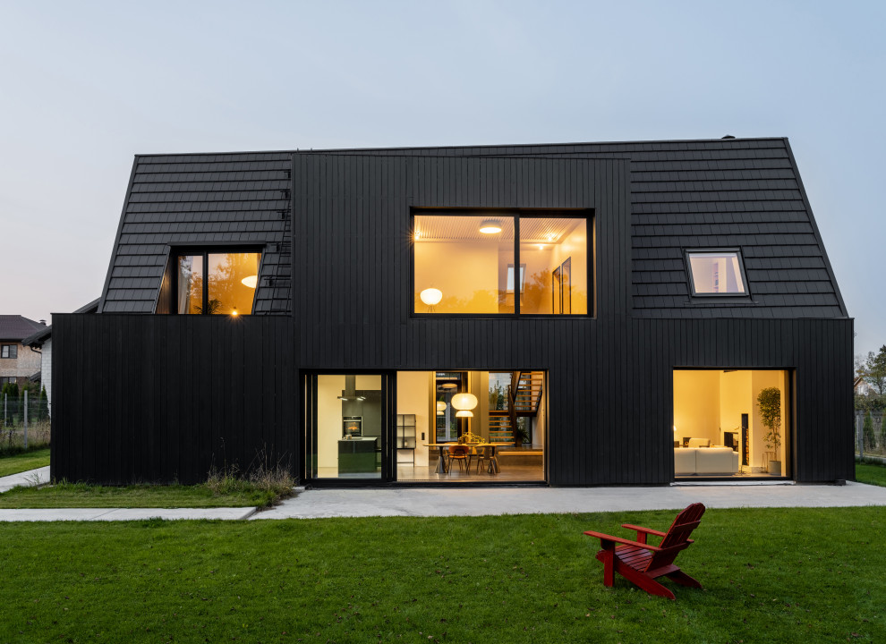 Houzz тур: Чёрный-чёрный дом под Троицком