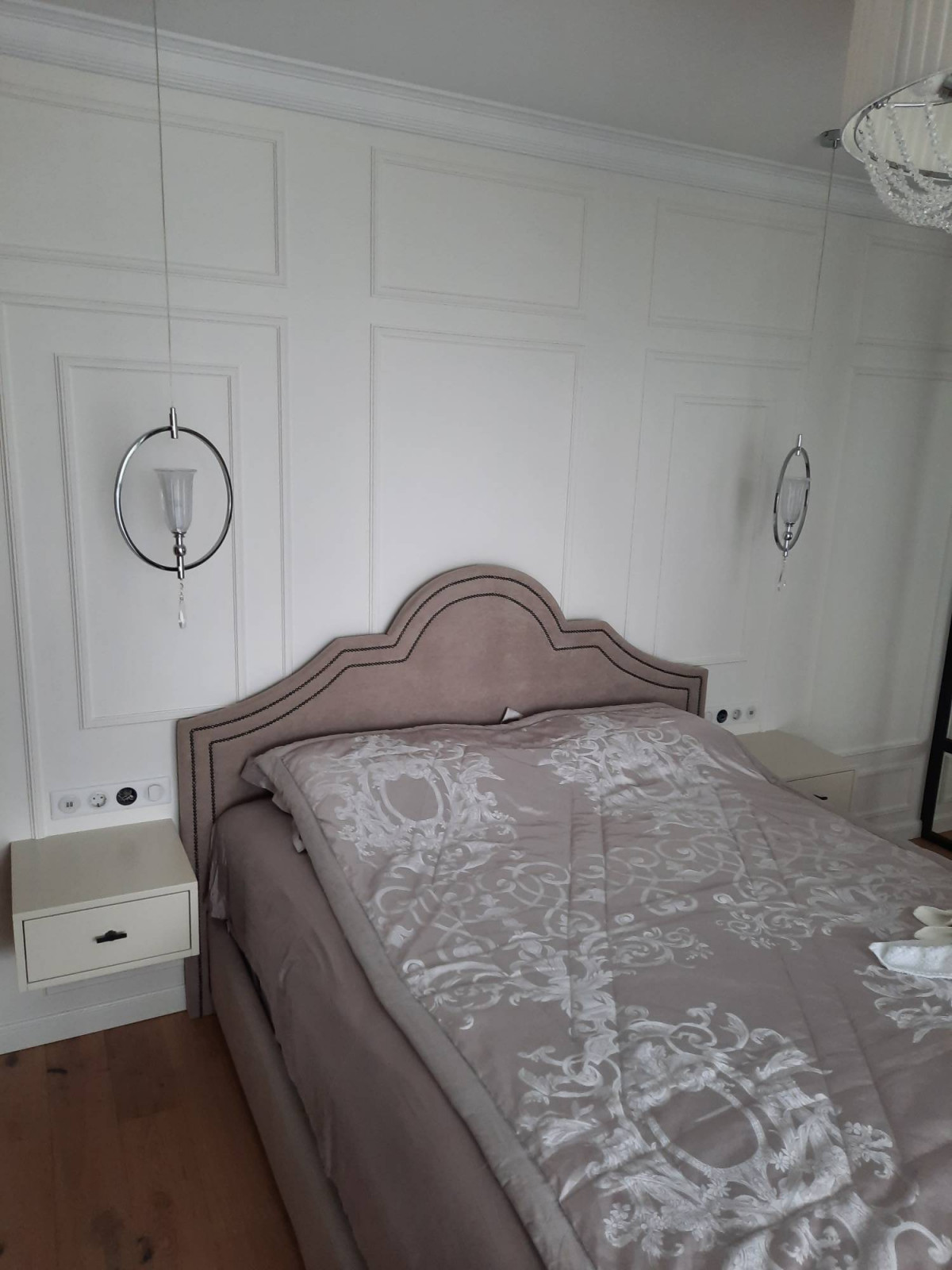 Подвесные тумбы и шкаф в постирочную