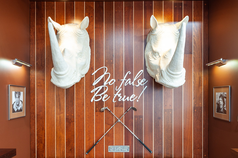 Обложка проекта: Барбершоп Trueman в Минске. Паркетная доска и винил