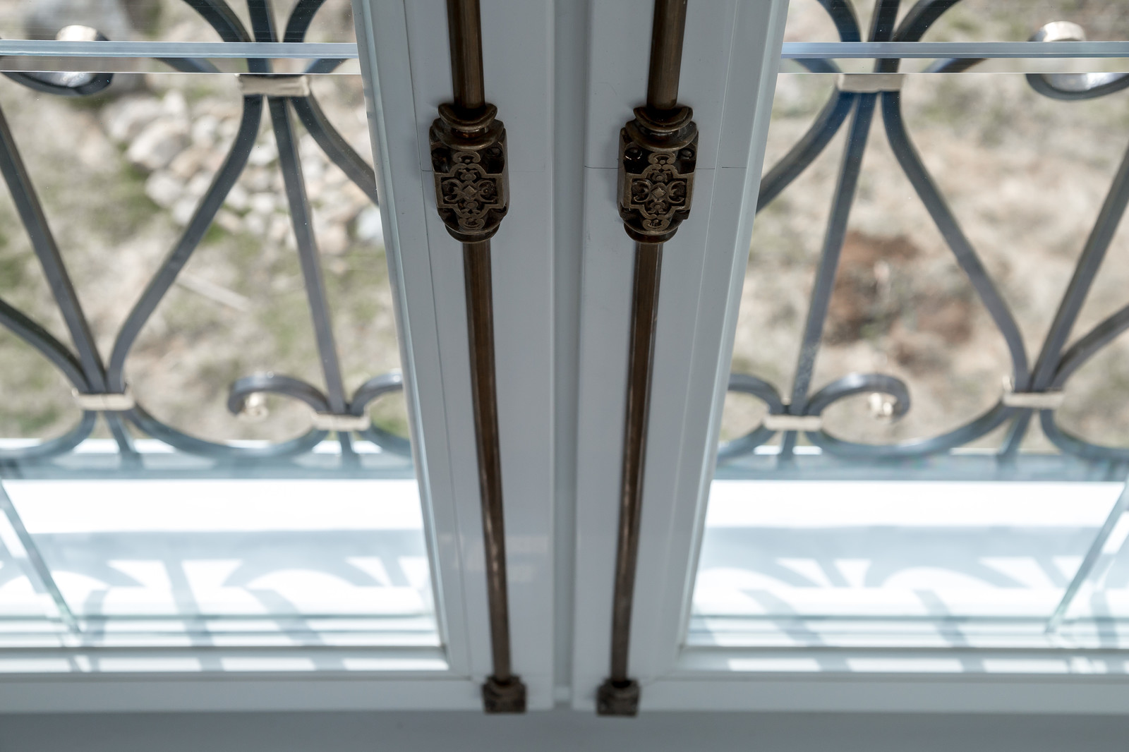 Алмазная грань в окнах загородного дома