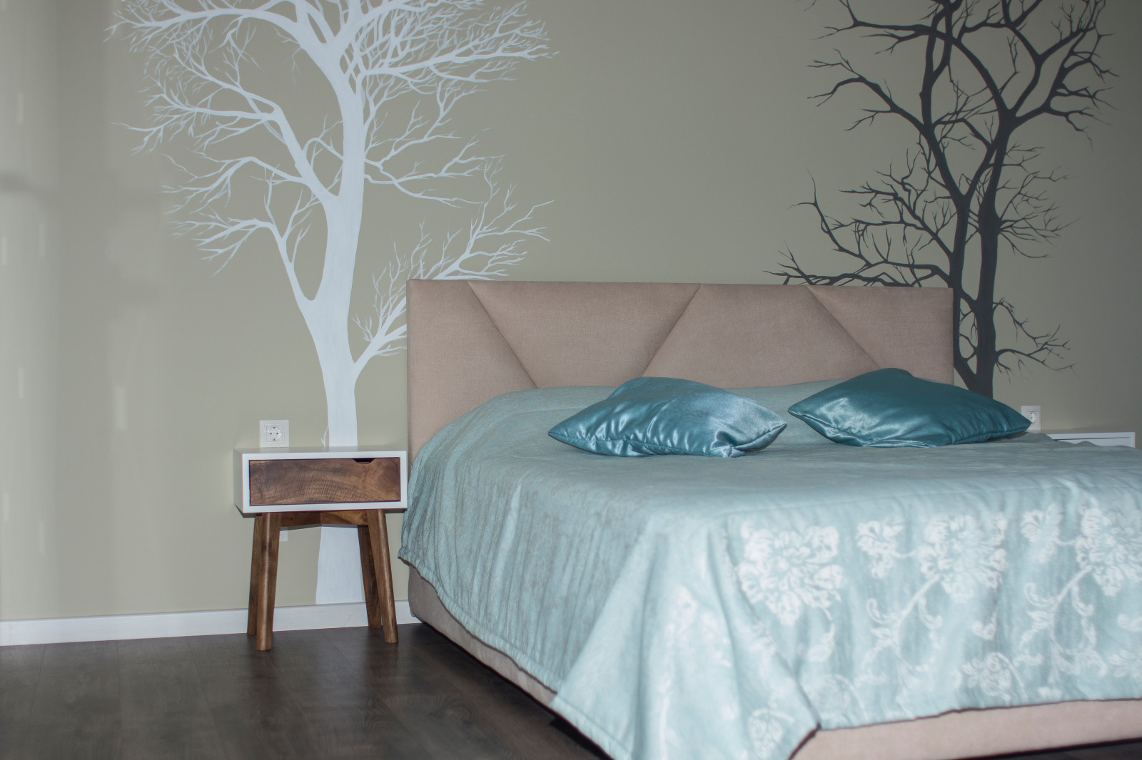 Орех и ретро.