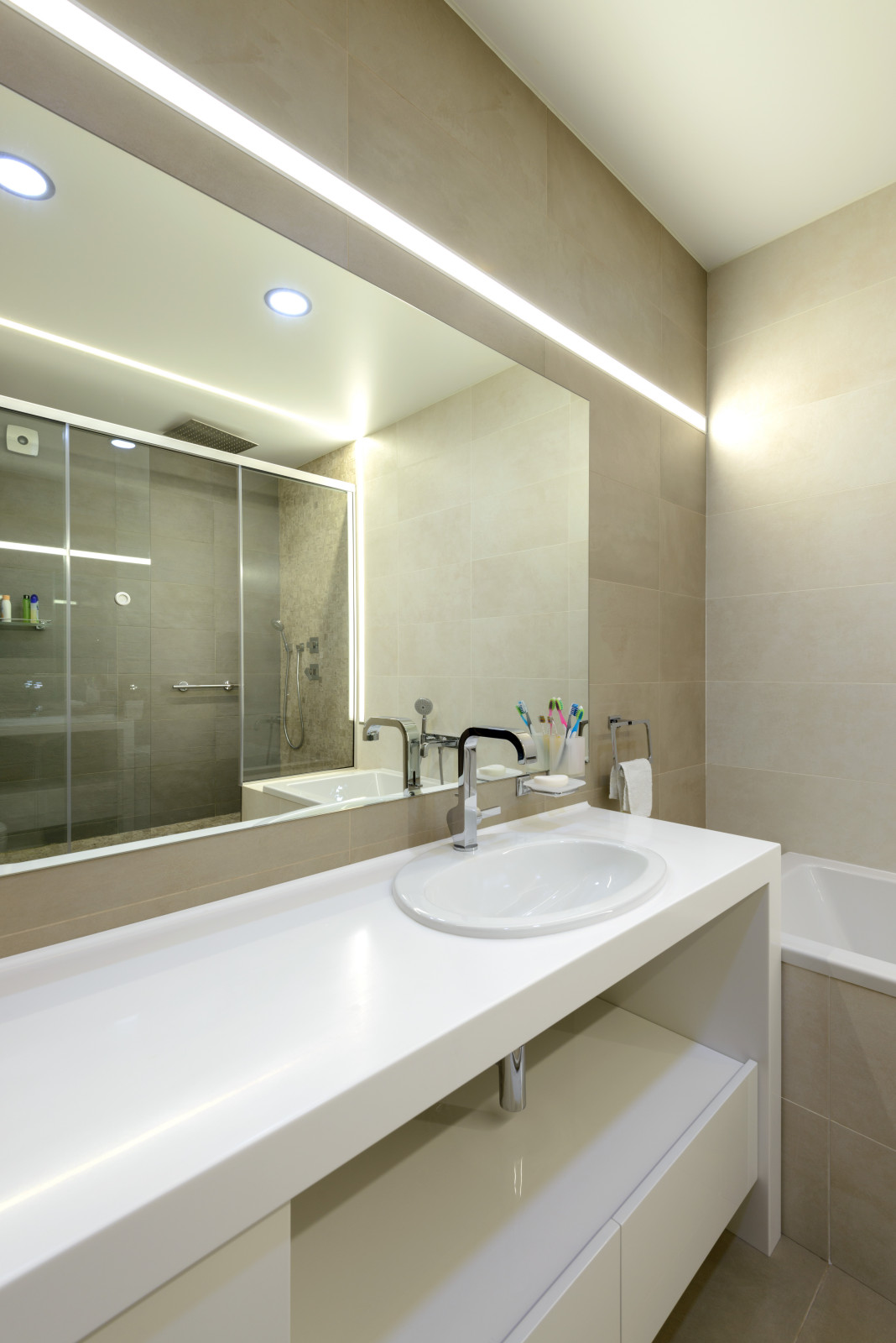 apartment with aquarium