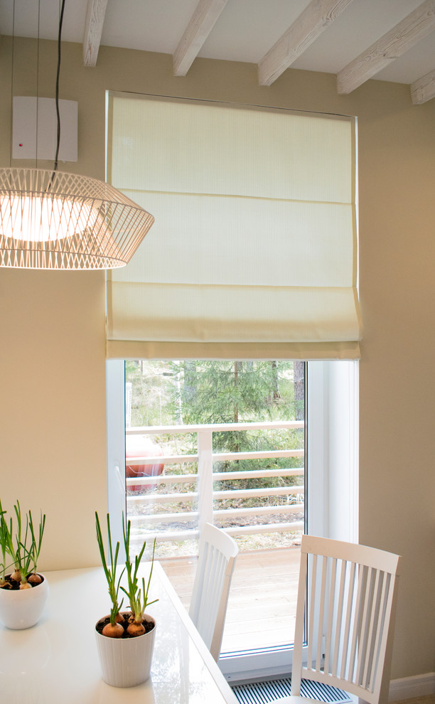Римские шторы в интерьере кухни.