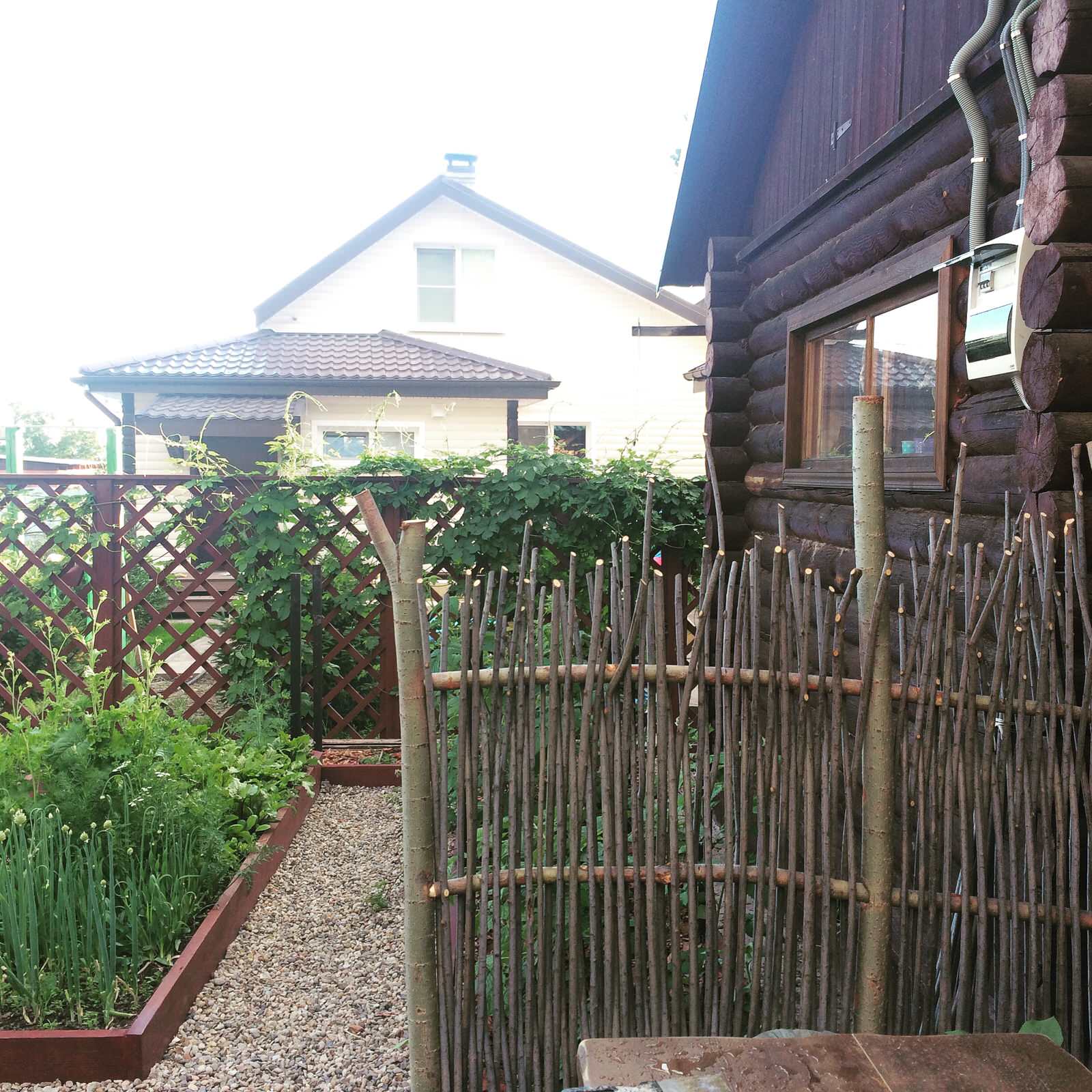 Миниатюрный участок на большом склоне