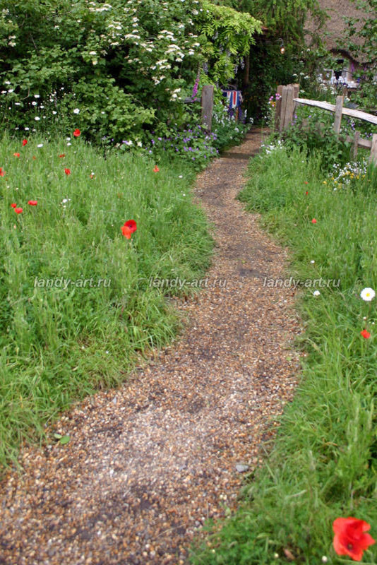 Использование сыпучих материалов в саду.