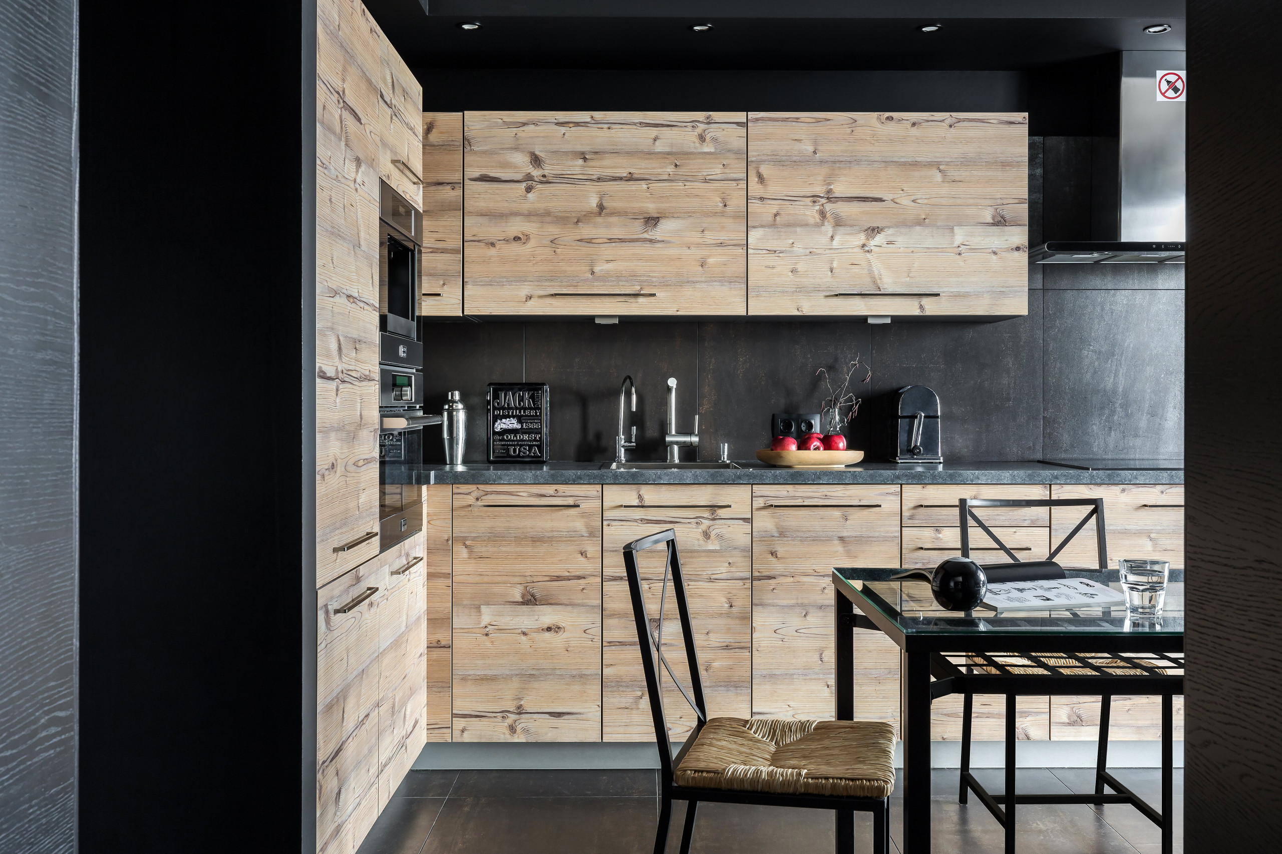 Houzz тур: Черная квартира для молодого заказчика