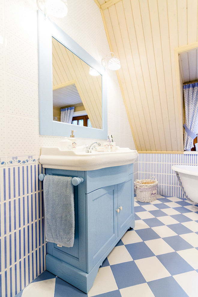 Ванная прованс в пастельно-голубом цвете