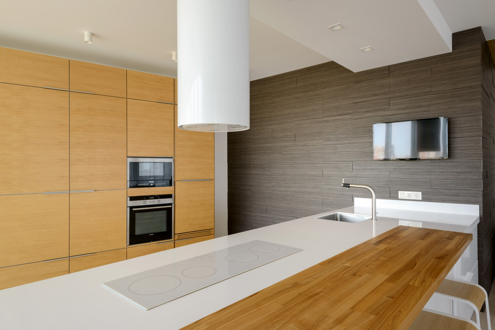 Современная квартира с Сибирским характером.