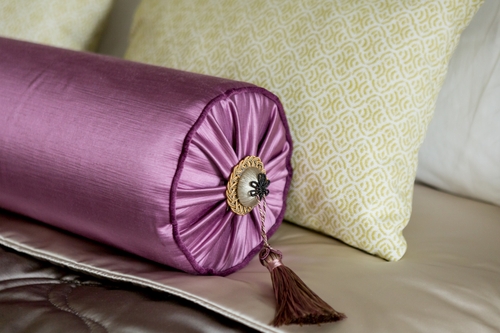 Белое, черное и яркие тона - реализованный проект квартиры в Москве.