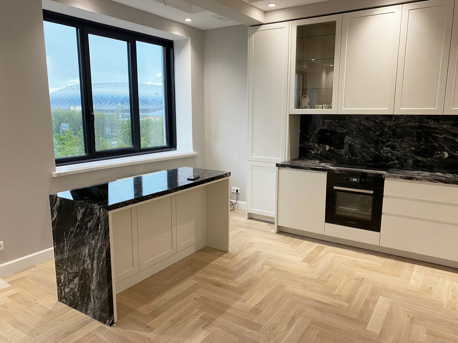 Белая современная кухня