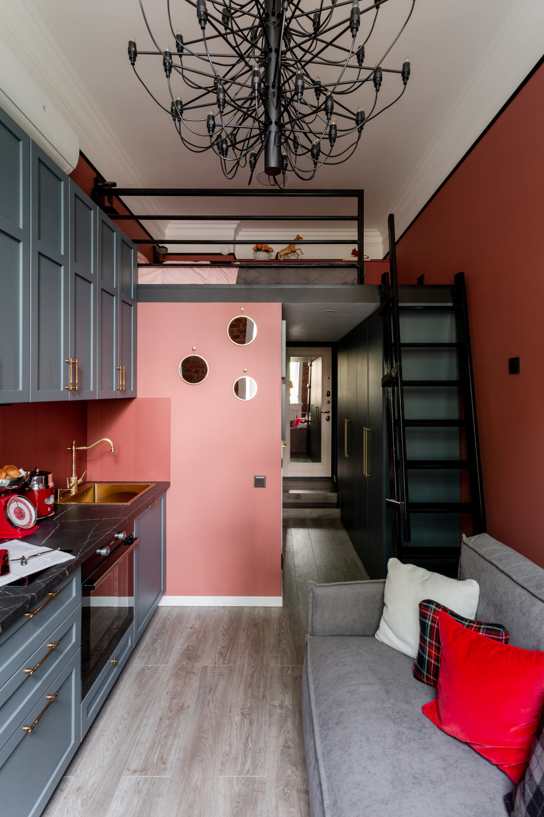 Студия со вторым уровнем